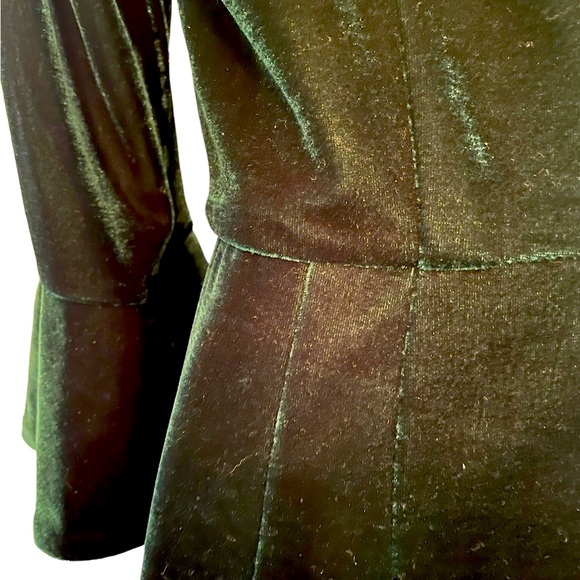 Womens dress green velvet with bell sleeves size 8. Perfect for the holidays. - Picture 4 of 5